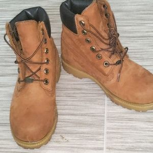 5 1/2 medium youthsTimberlands